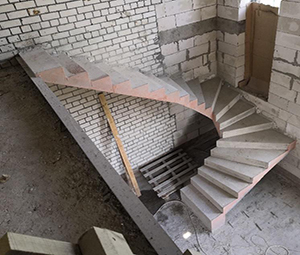 бетонные лестницы в КП «Монолит»