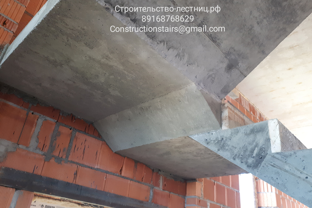 Маршевые лестницы с двумя площадками. Красногорск КП 'Красногорская усадьба'