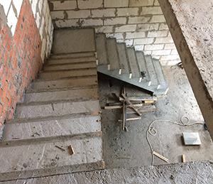 поворотные лестницы (Г-образные и П-образные)